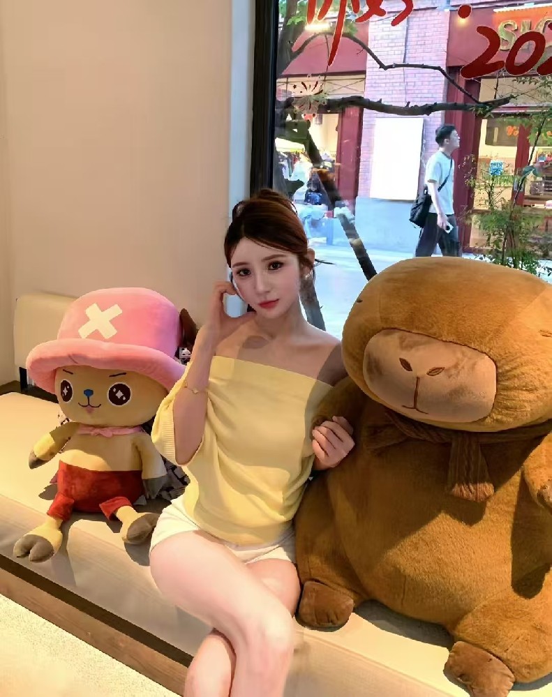 小爱  20岁    罩杯C+  身高168  体重94 海珠店