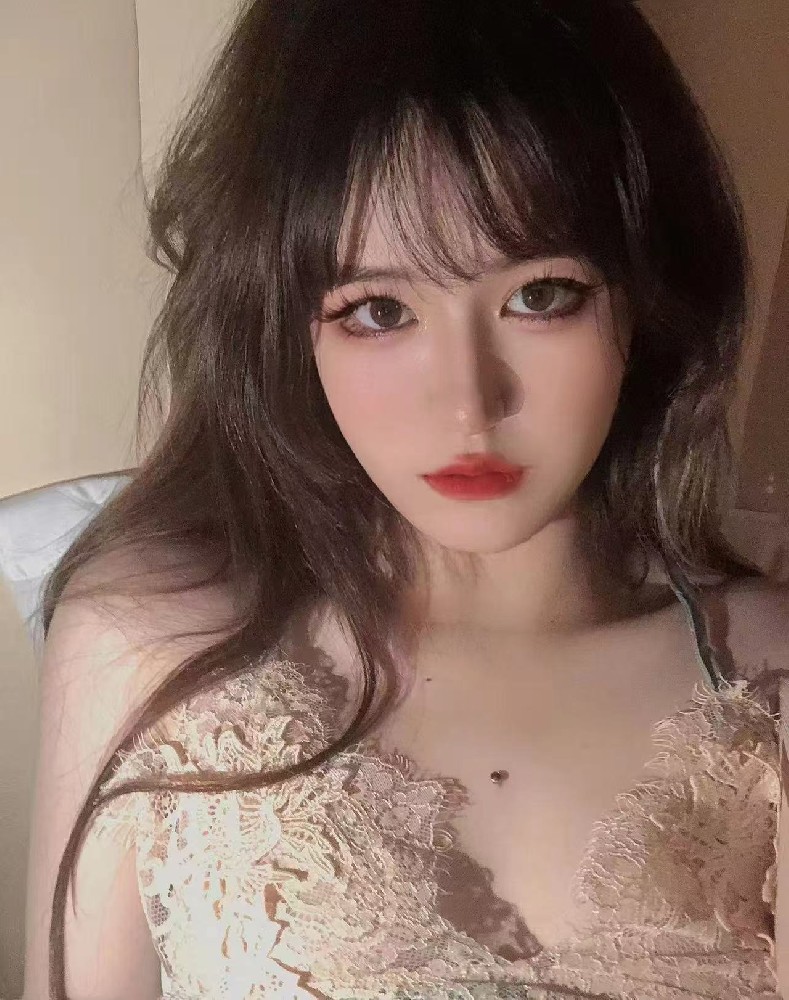 乖乖   年龄19岁    罩杯C+     身高160    体重94 海珠店